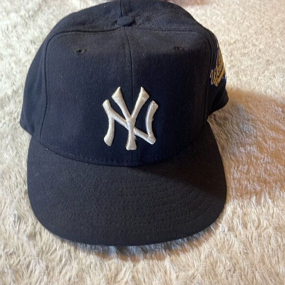 New York Yankees 1996 World Series hat fitted size 7 1/8 - Picture 1 of 8